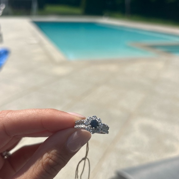 Sapphire Floral Ring with Diamonds - Picture 4 of 4